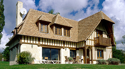 Longère avec son aile de geai. Région Honfleur.