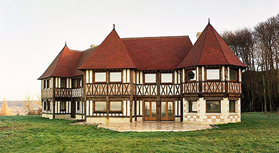 Maison de bord de mer, région Honfleur avec forme adaptée afin de profiter de la vue.