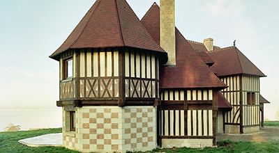 Maison de bord de mer, région Honfleur avec forme adaptée afin de profiter de la vue.