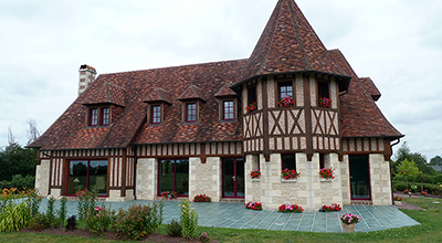 Maison en pierre et colombage. Région Bellou – Livarot. Département 14 (Calvados).