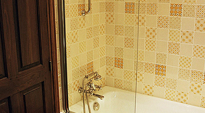 Aménagement divers : salle de bains, salle de douche, WC, baignoire, lavabo, chambre…