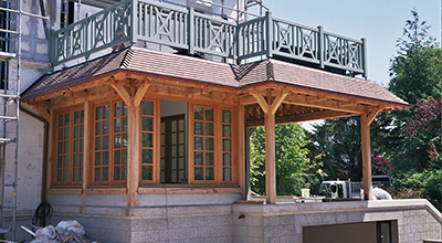 Création d’une extension avec son balcon et piscine en sous-sol à Tourgeville Mer.