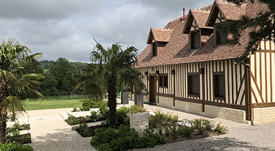 Création d’une dépendance en salle de sport et de loisirs avec salle de gymnastique, salle de cinéma, hammam, sauna et salle de repos. 